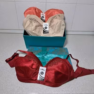 سوتین دخترانه