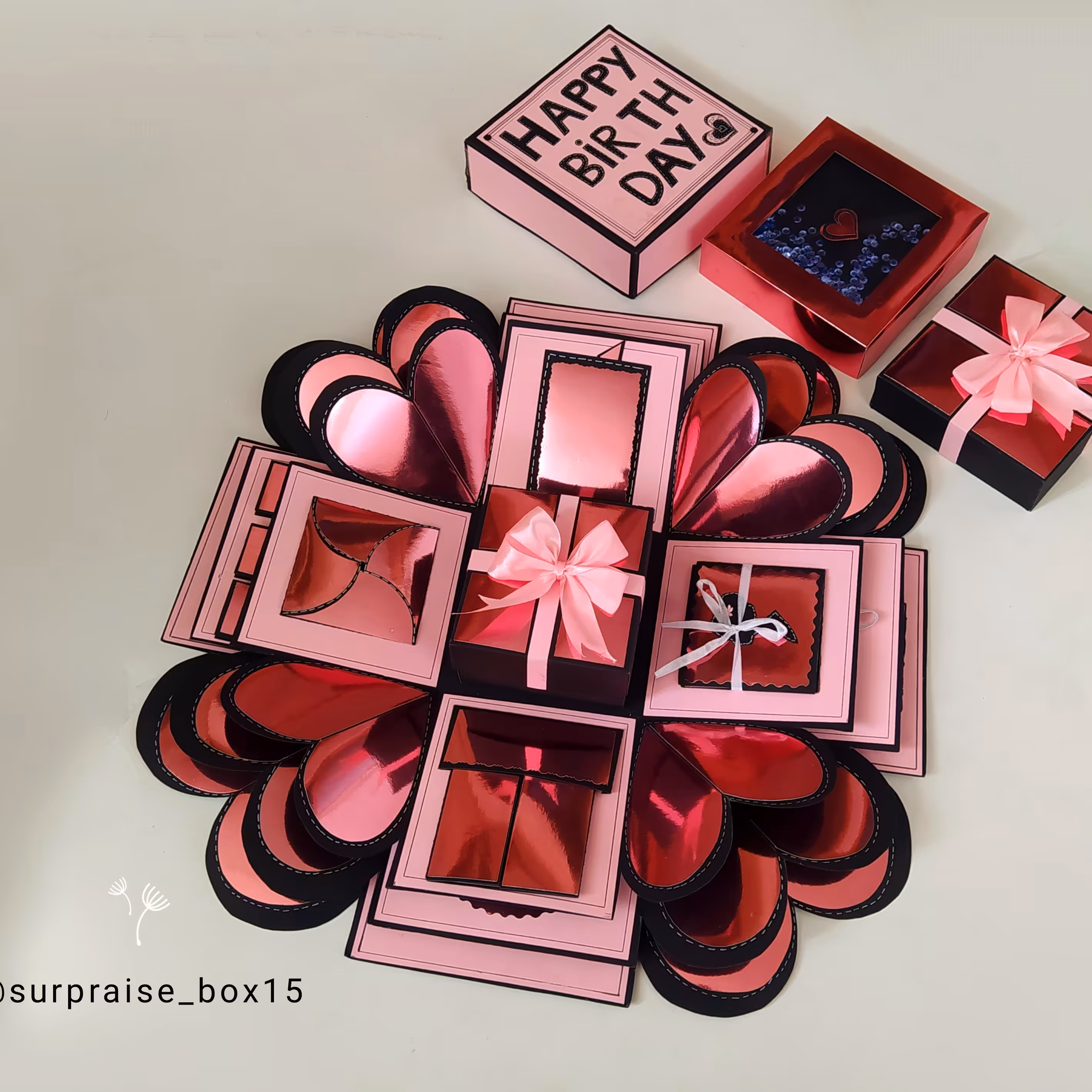 جعبه سوپرایز سه لایه به همراه جعبه هدیه و 12آیتم