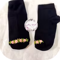 جوراب اسپرت مشکی گلدوزی شده طرح چهار گل گلبهی