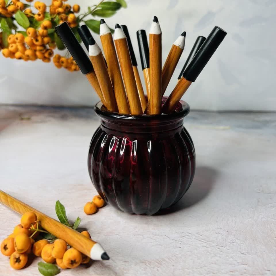 مداد سرمه قابل تراش در دو رنگ مشکی و قهوه ای