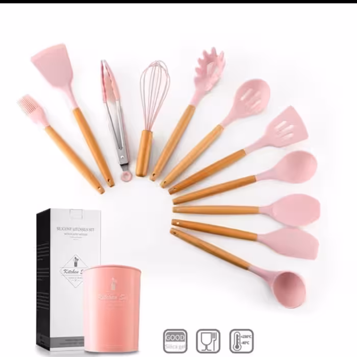 سرویس کفگیر ملاقه سیلیکونی بامبو کیفیت فوق العاده عالی..12 تکه به همراه یک استند نگهدارنده..هزینه ی ارسال 35 تومن