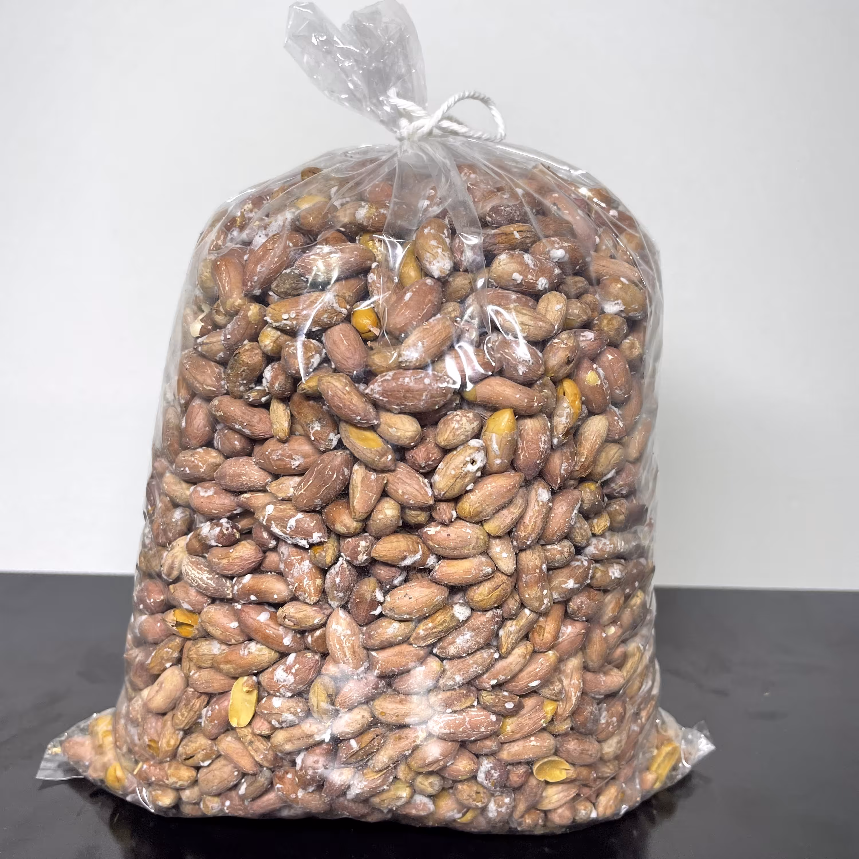 بادام زمینی ریز نمکی ترد و تازه آستانه اشرفیه 1 کیلویی