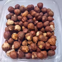 مغز فندق قهوه ای درشت، تازه و خوشمزه بسته 200 گرمی، 175000 تومان