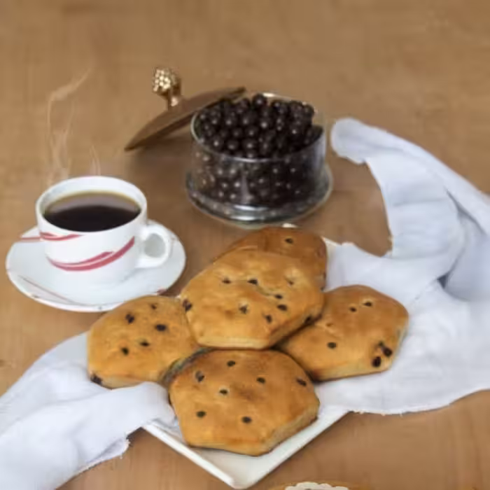 نان شکلاتی دو قلوی مغزدار محصول گروه صنعتی بانی نان در بسته های 2عددی 