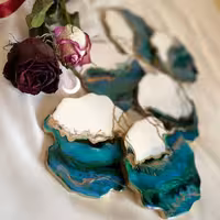 زیرلیوانی با رنگ سبز شاهی