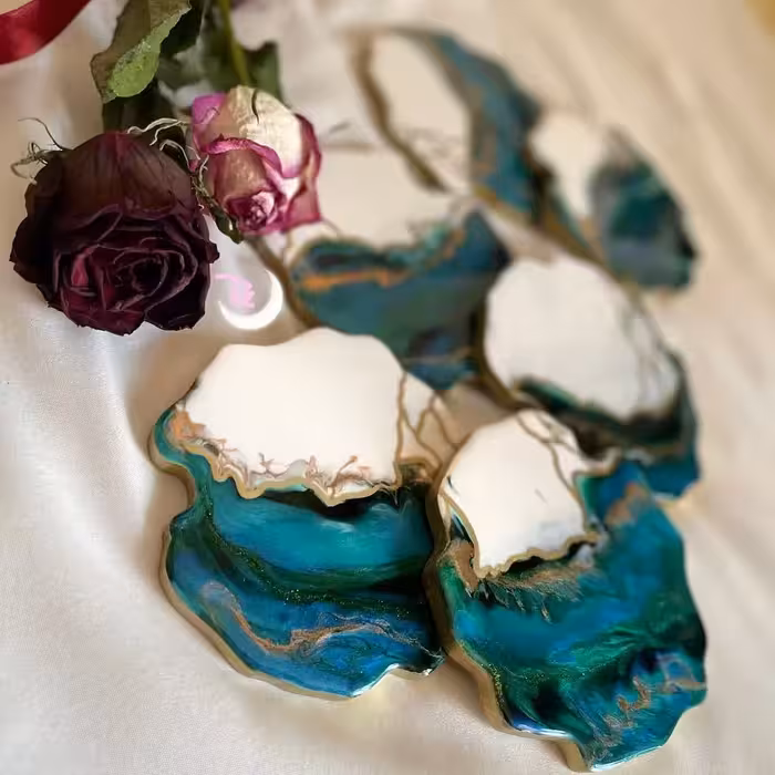 زیرلیوانی با رنگ سبز شاهی