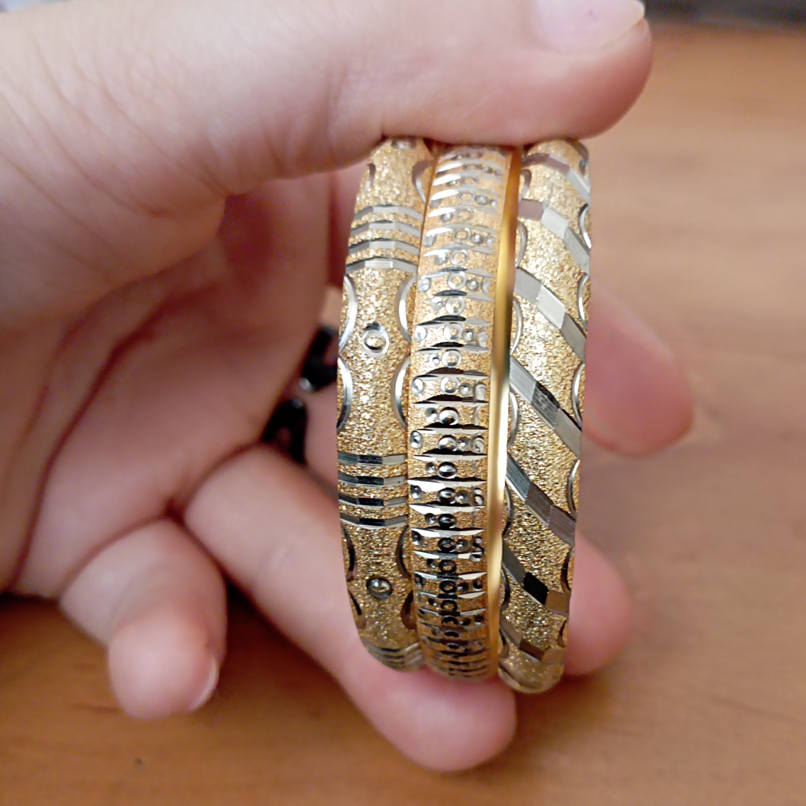 النگو رنگ ثابت سایز1فروش بصورن دونه ایی در سه طرح مختلف فقط سه تا ازش باقی مونده قیمت بسیار پایین نسبت به غرفه های دیگه