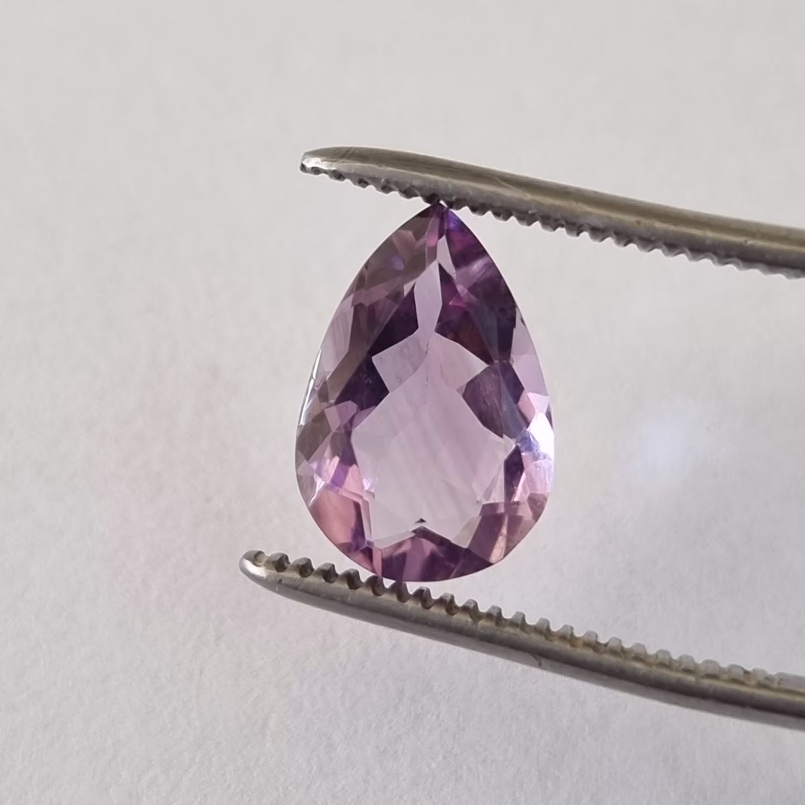 نگین آمیتیست اصل و معدنی تراش فست اشکی شکل