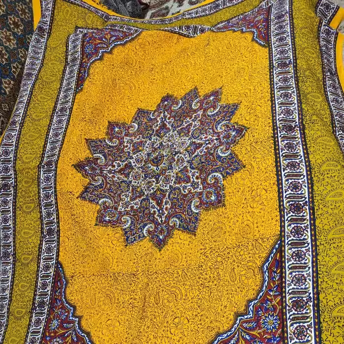 سفره ورومیزی قلمکاری صادراتی اعلا سایز 100در150 سانت(زردرنگ)