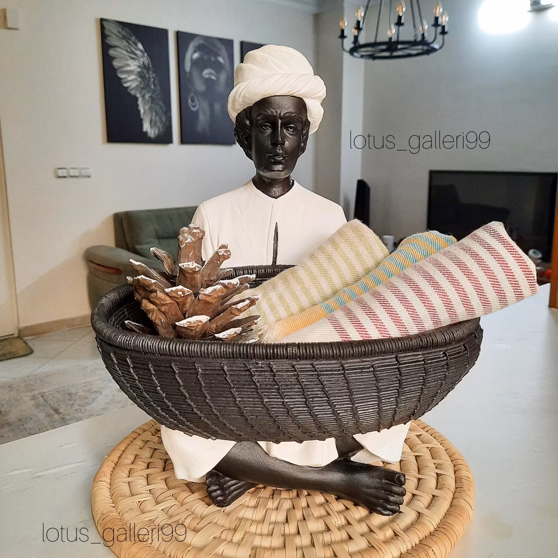 ظرف پذیرایی غلام سبد به دست