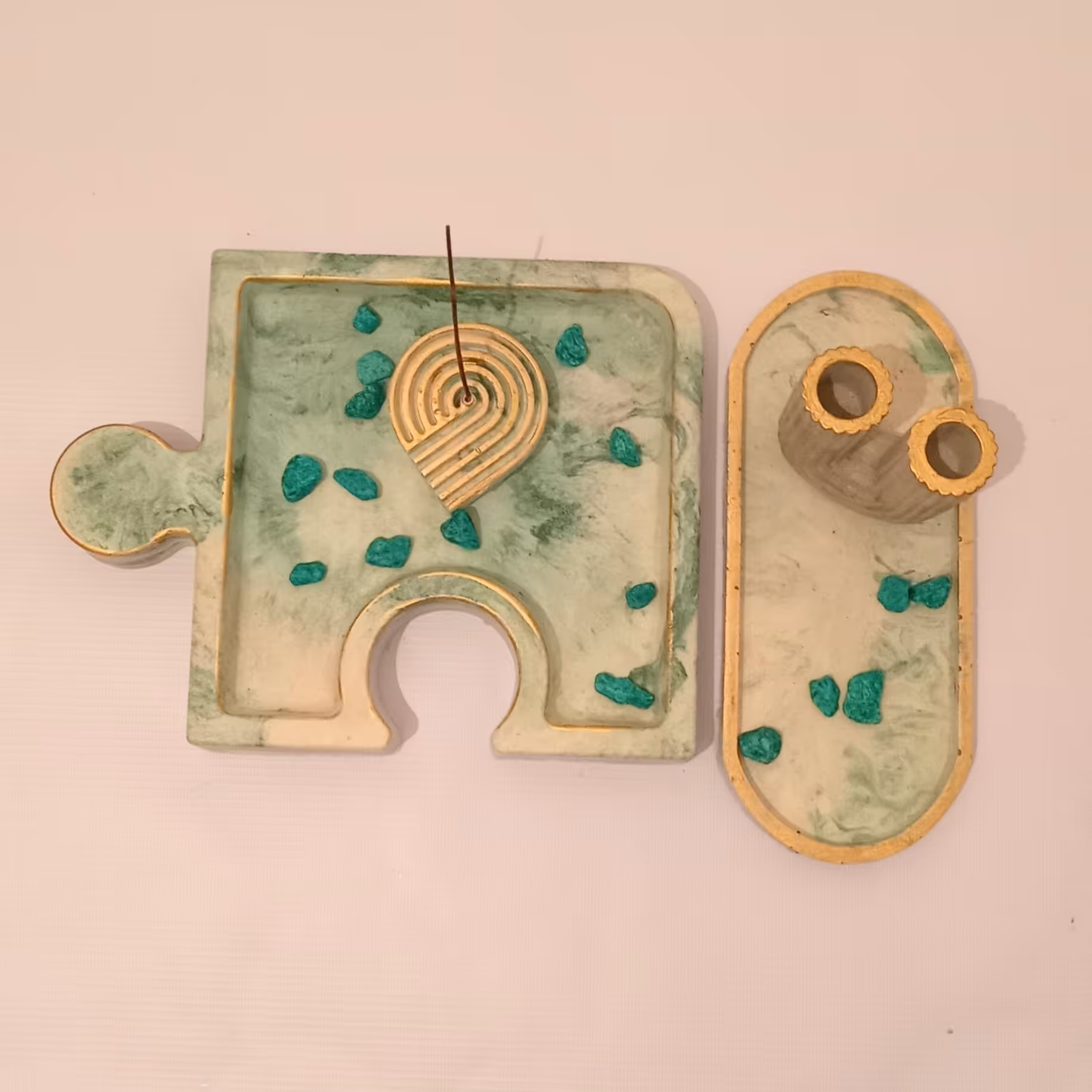 ست اکسسوری  سنگ مصنوعی،چهار تیکه شامل سینی بیضی جا عود ی جاشمعی یو اردوخوری پازلی 1830گرم