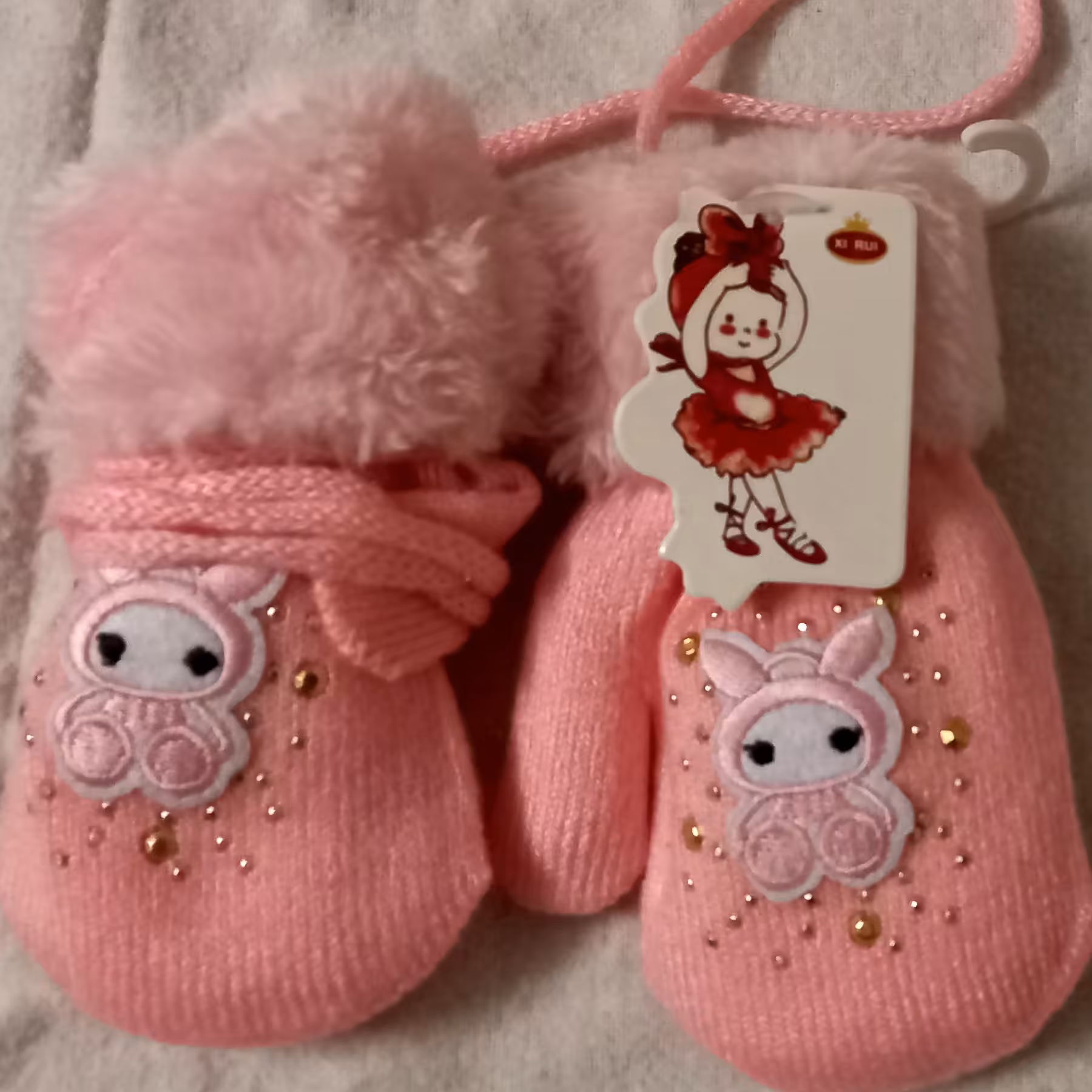 دستکش زمستانی نوزادی دخترانه
جنس عالی و باکیفیت
مناسب سیسمونی