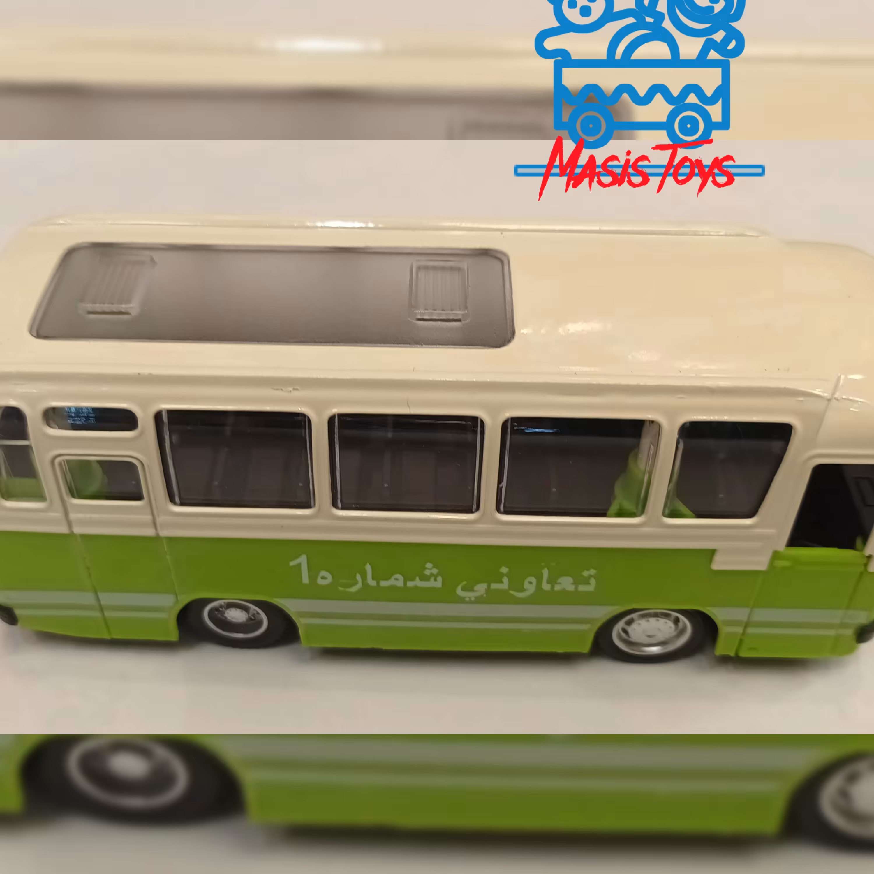 اتوبوس بنز 305درب بازشو عقبکش صداوچراغدار قسمت رنگی پلاستیکی قسمت بالا وسقف فلزی مناسب برای دکور یا بازی 