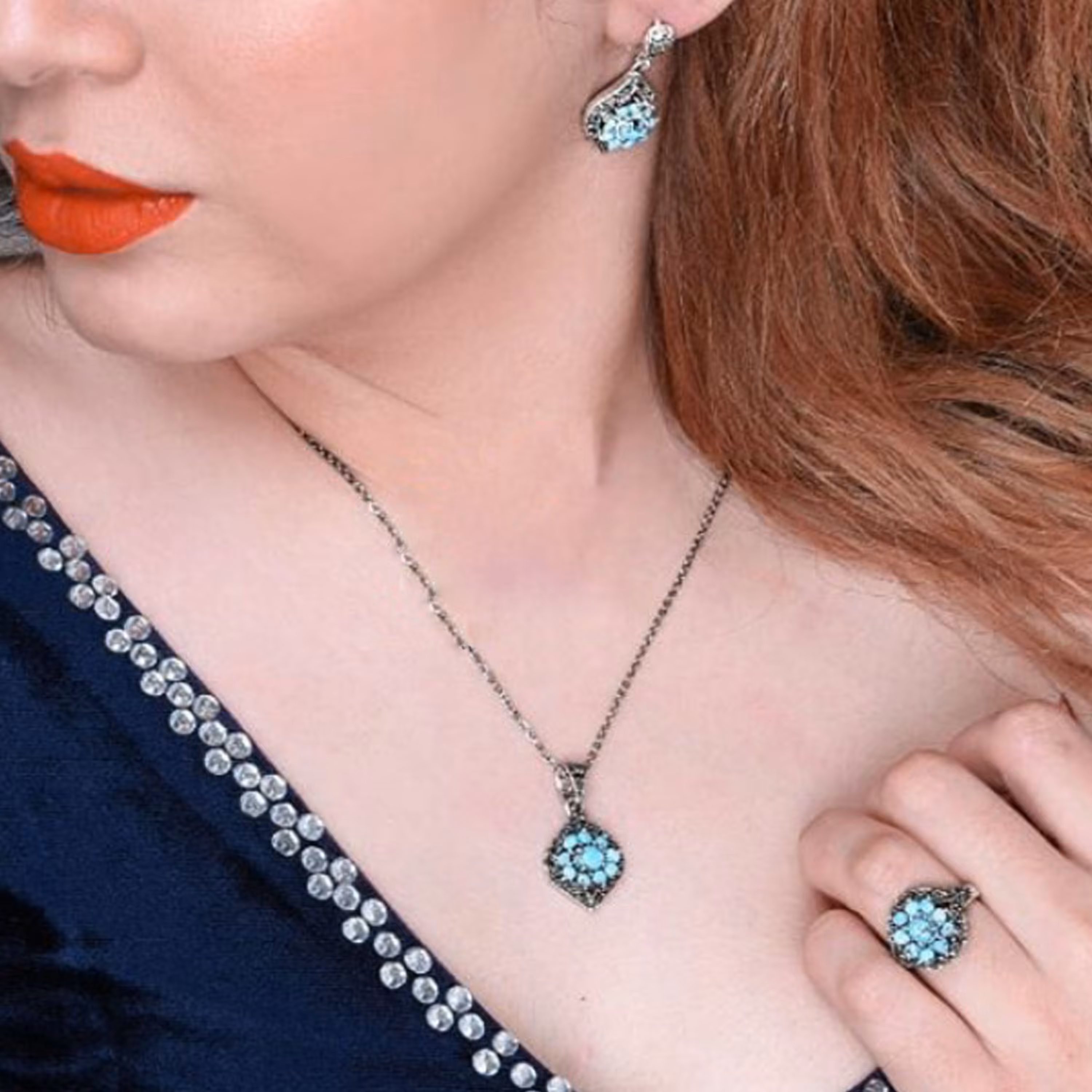 نیم ست زنانه فیروزه و نقره طرح برگ