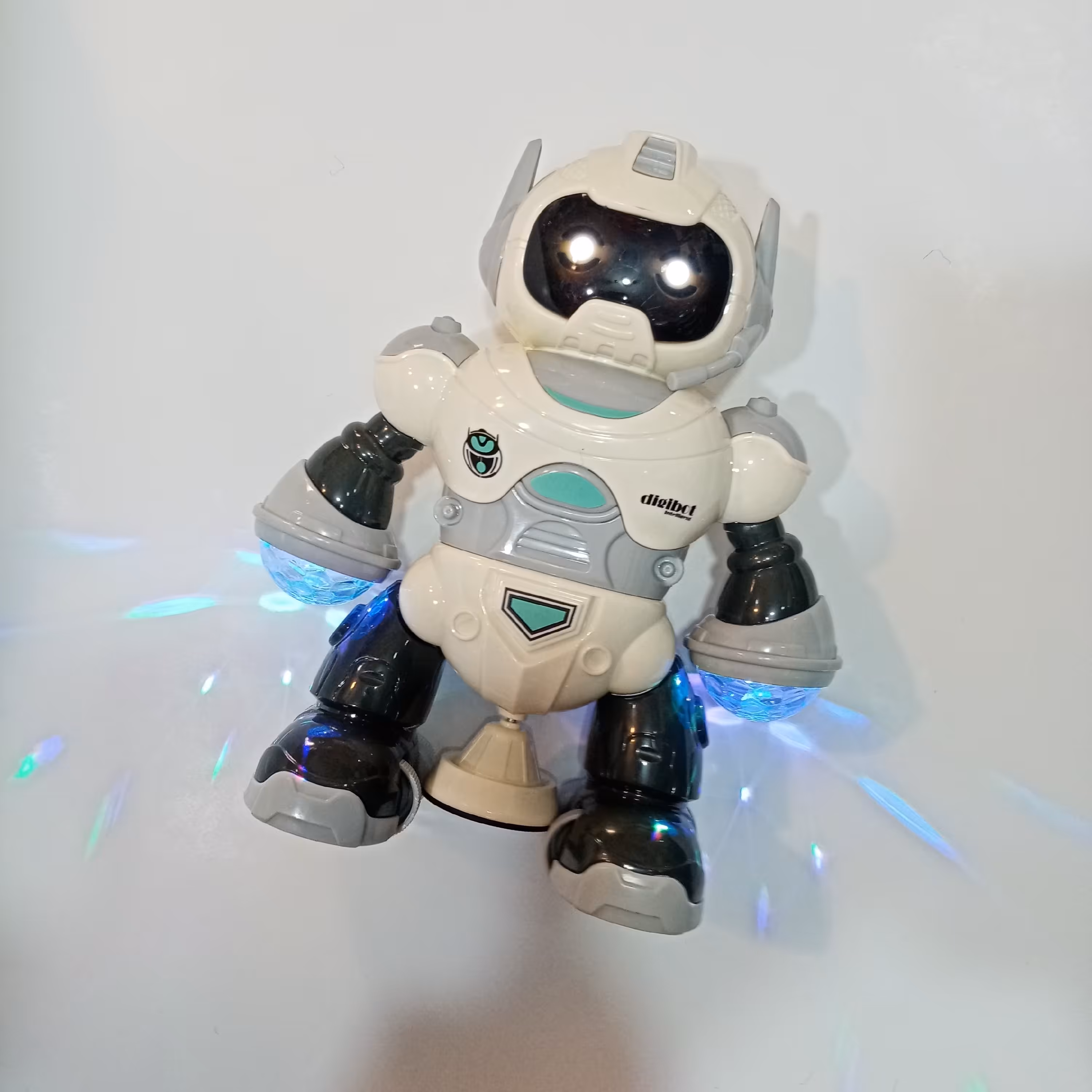 ربات موزیکال و رقص نور دار رقاص و خواننده بسیار زیبا و اعلا