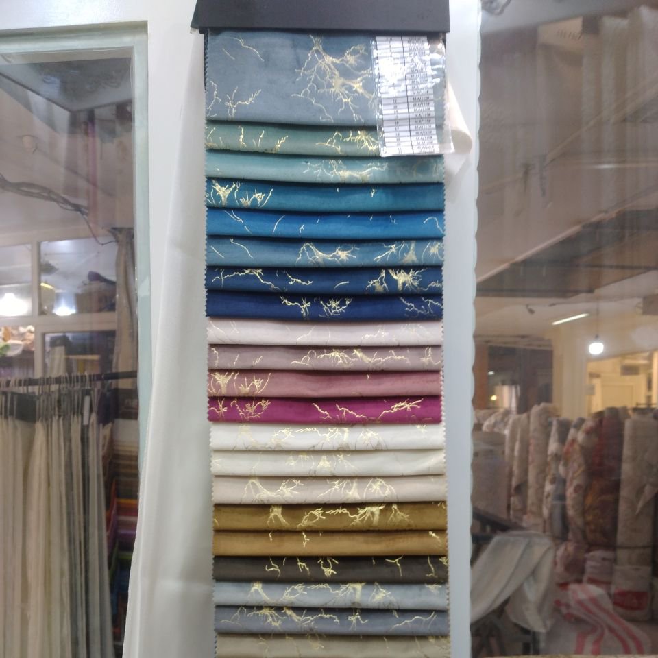 پرده مخمل کالیفرنیا طلاکوب عرض 1.5 متر با کیفیت و لطافت بالا فقط پارچه