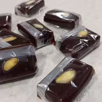 اریس شکلاتی890گرم  (تک پسته )خوشمزه دورنگ کاکائویی و شیری با چای فوق العاده اس