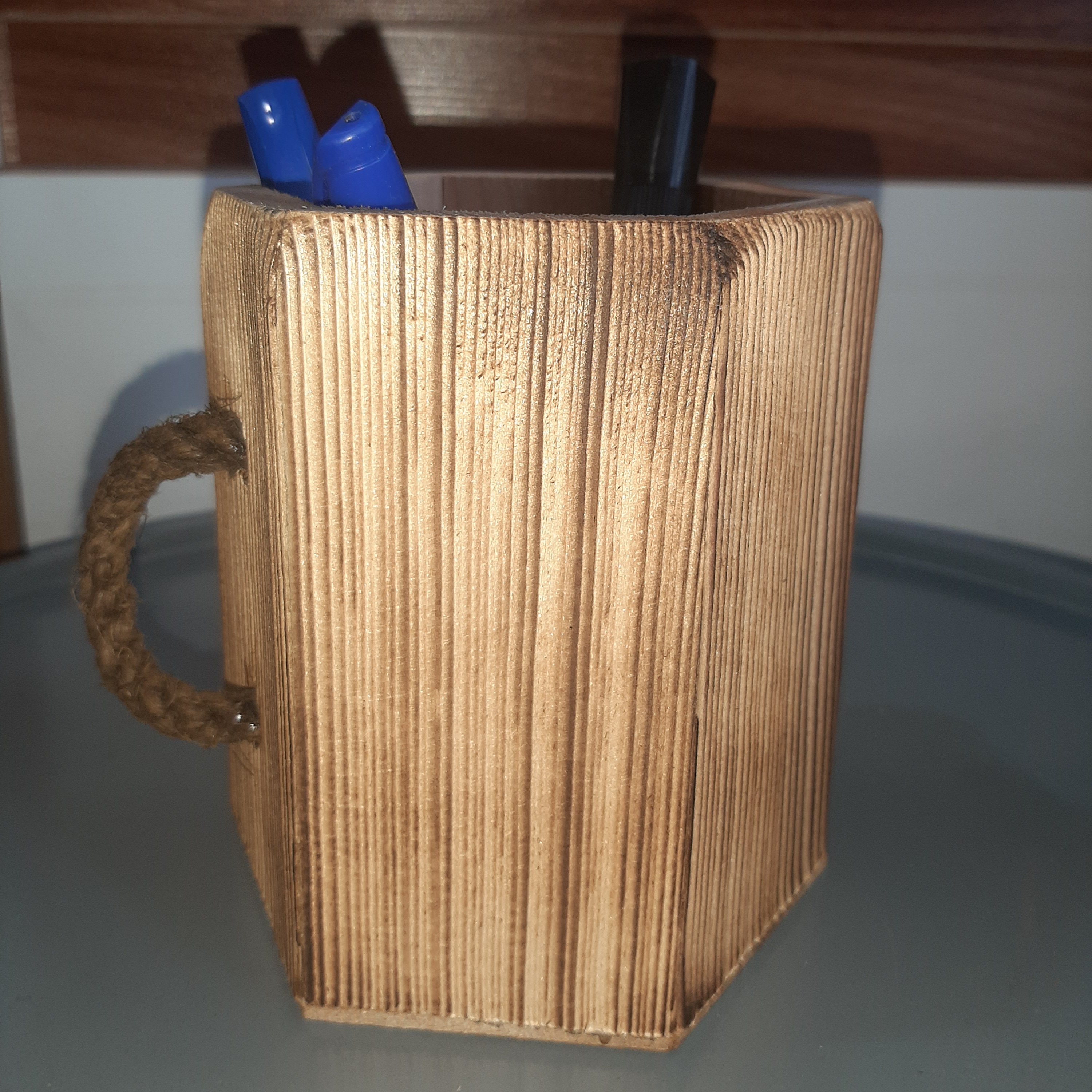 لیوان چوبی دسته کنفی