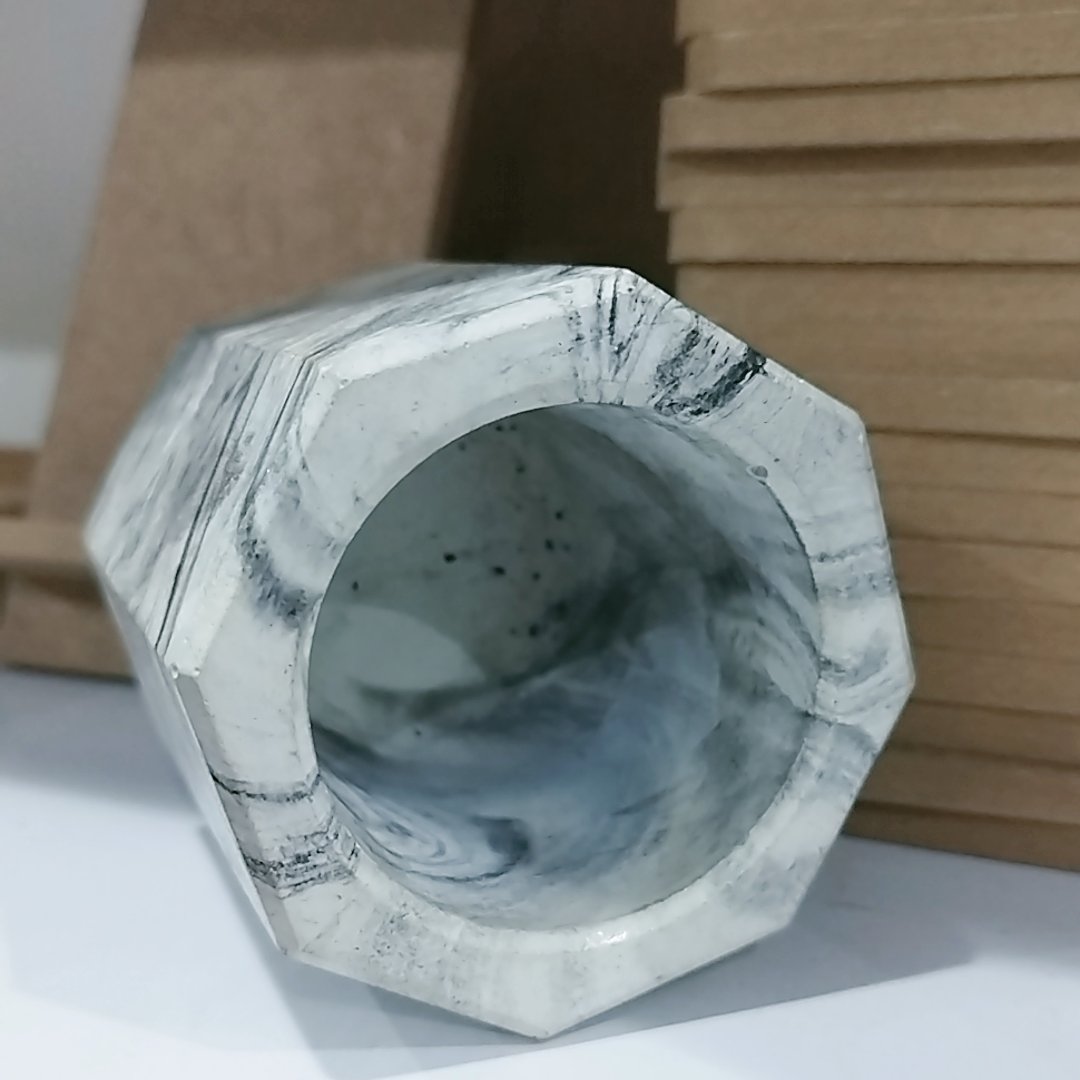 قالب سیلیکونی گلدان چند ضلعی مناسب برای رزین ،پودر سنگ و بتن