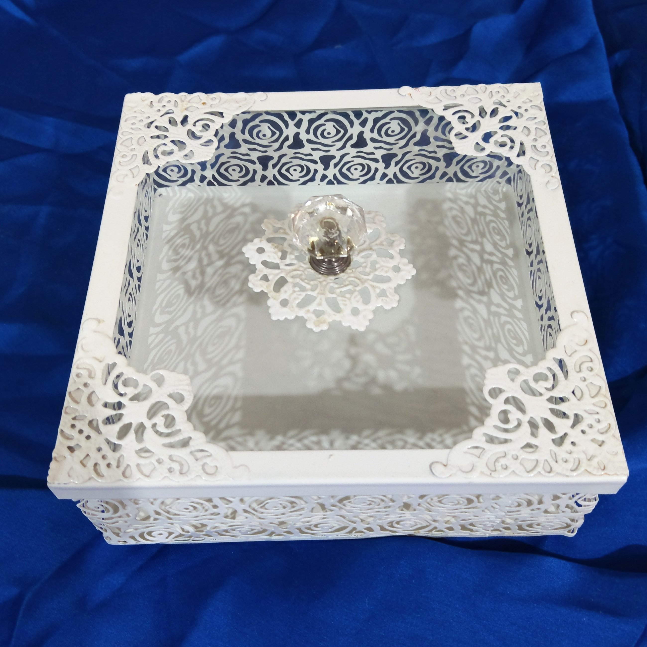 شکلات خوری فلزی