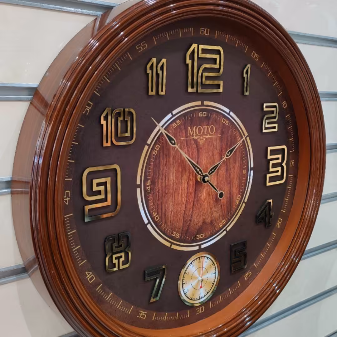 ساعت دیواری  شیک مدل موتو 555  سایز60سانت   اعدادمولتی وچوبی برجسته رنگبندی جور ارسال باتیپاکس هزینه بامشتری درب منزل 