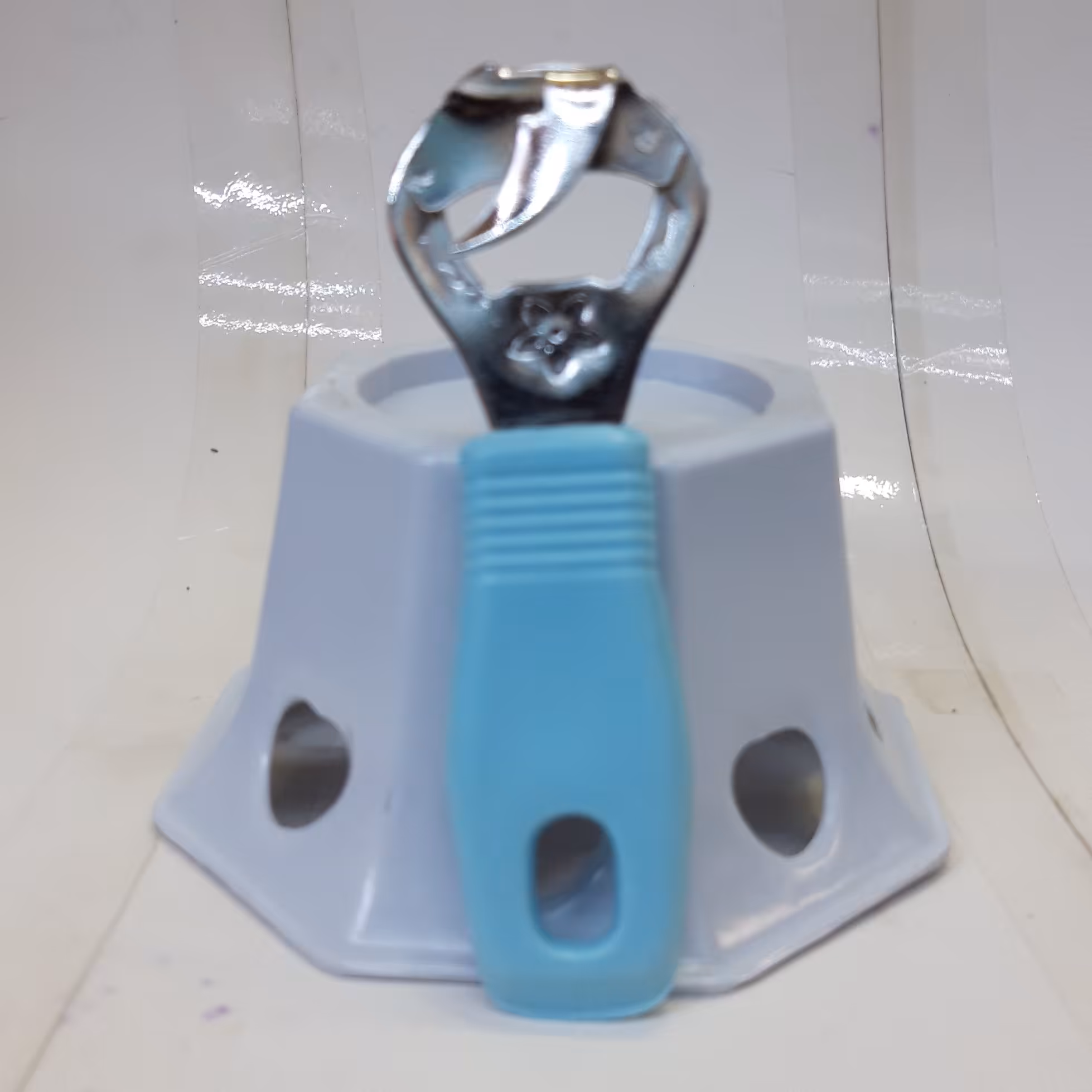 قوطی باز کن دستی ، در باز کن بطری