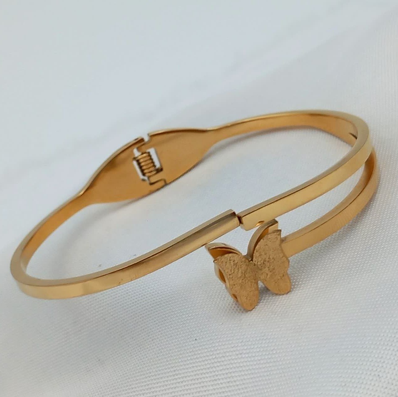 دستبند النگویی خیلی شیک کاملا مشابه طلا