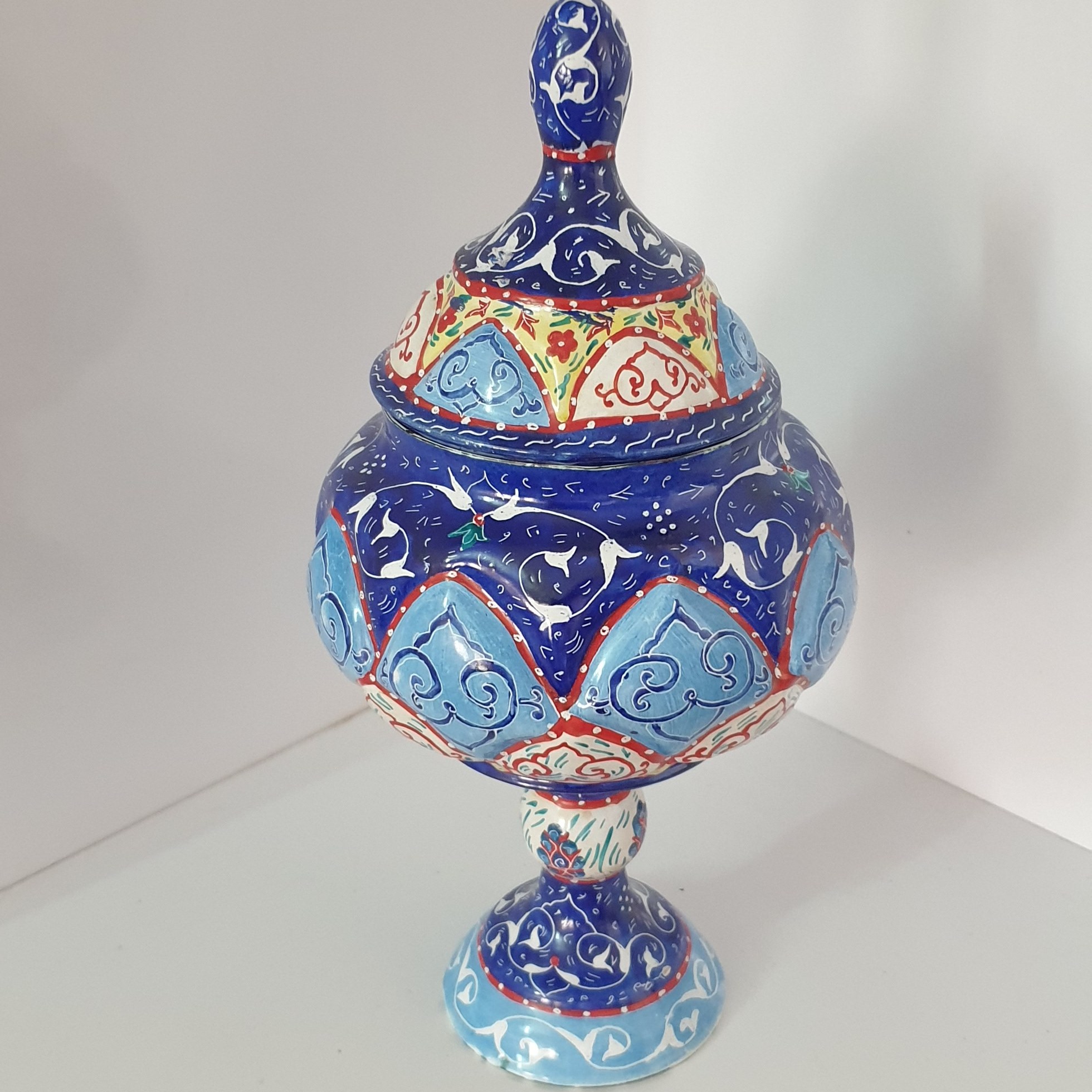 شکلات خوری پایه دار (گز خوری) 23 میناکاری  دو رنگ فیروزه لاجورد  طرح اسلیمی کد 2