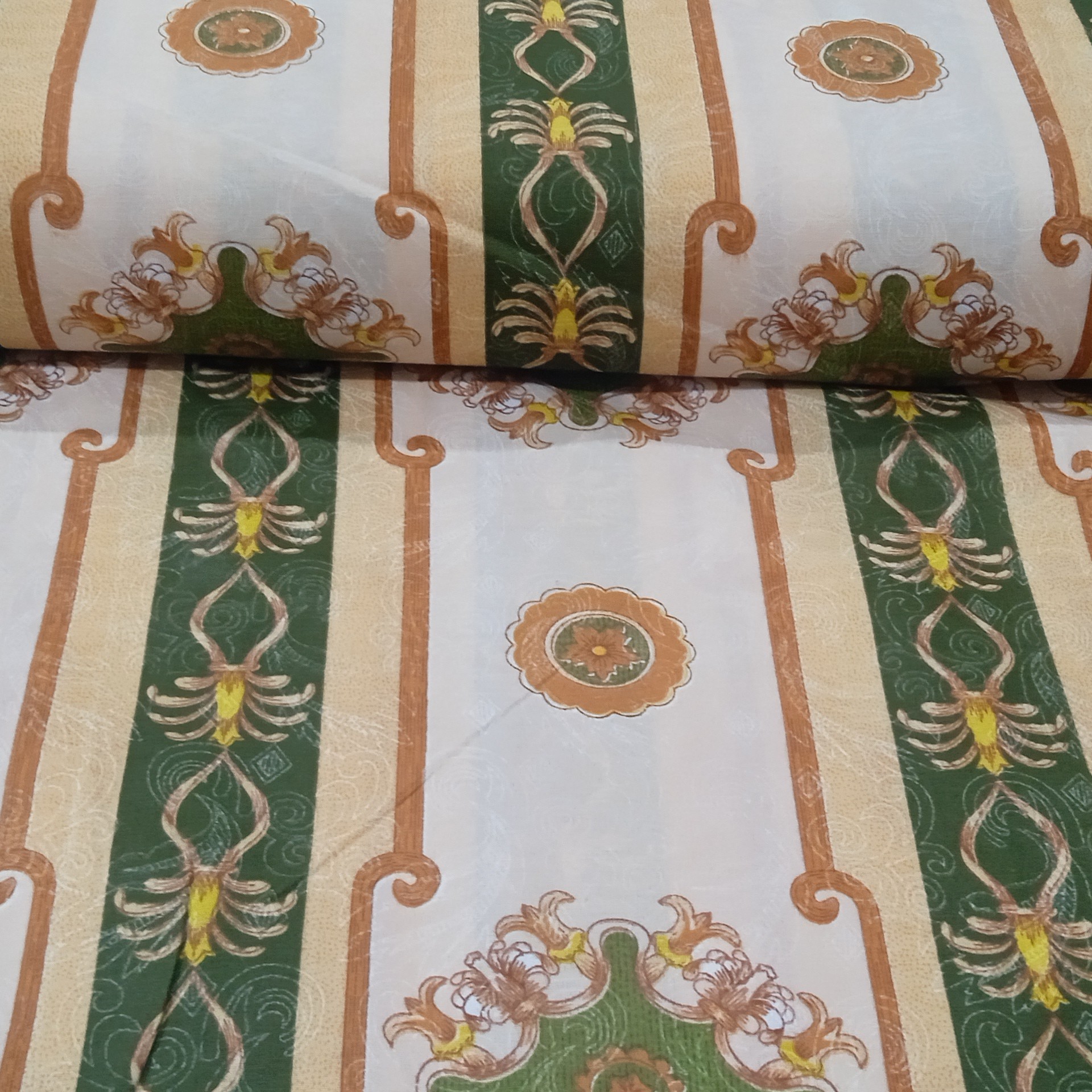 پارچه ملحفه پارچه ملافه ای درعرض 2mبا کیفیت با قیمت مناسب با رنگ زمینه کرم