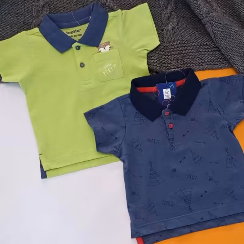 تی شرت پسرانه یقه دار در دو رنگ سبز و سرمه ای  وارداتی از برند لوپیلو جنس نخ پنبه 