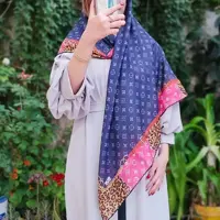 روسری نخی دور دست دوز قواره 140 طرح ال وی