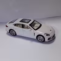 ماشین فلزی. ماشین فلزی پورشه بزرگ. ماکت ماشین