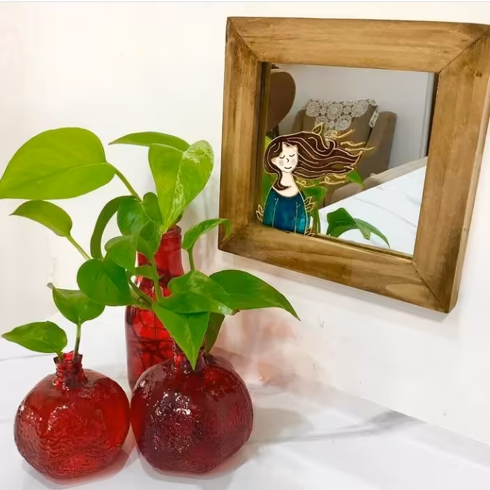 تابلوی ویترای دختر آینه خیال