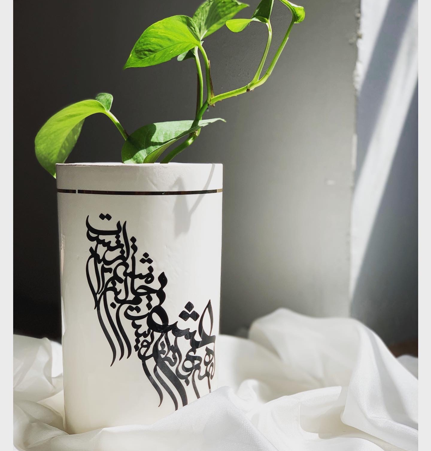 گلدان سرامیکی طرح عشق لب طلایی زیبا و شیک
