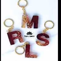 جا کلیدی و آویز کیف حروف انگلیسی رنگ قرمز با تلفیق ورق طلا    تغییر رنگ طبق سلیقه مشتری 