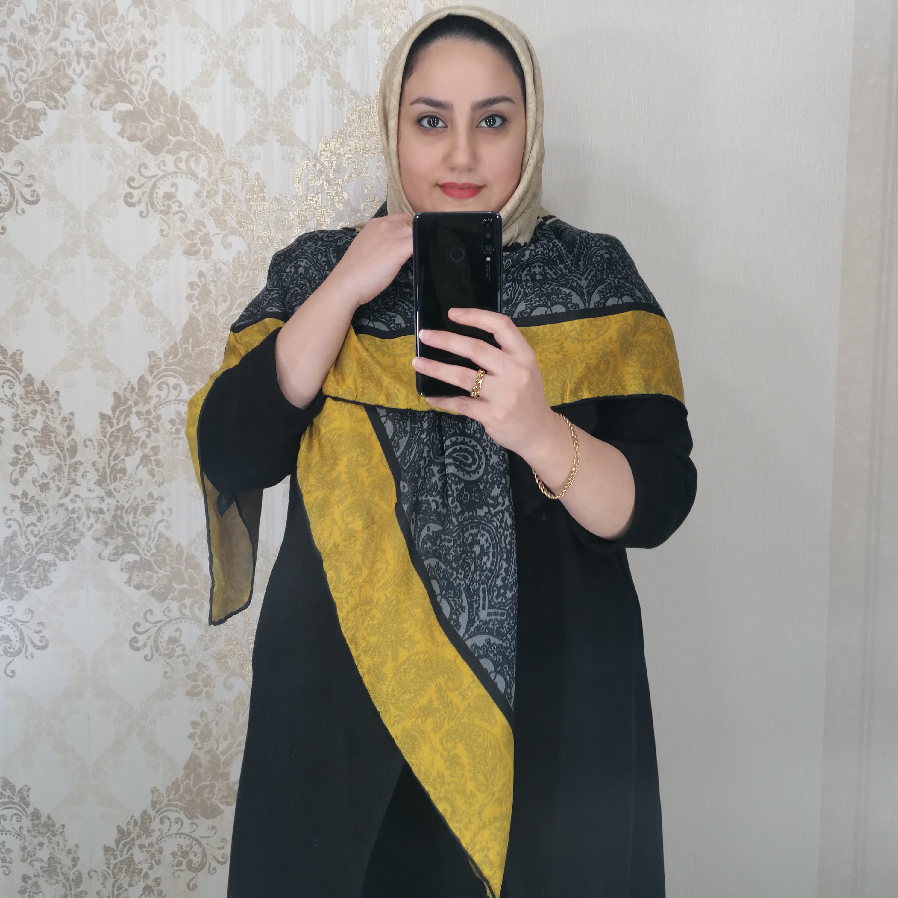روسری نخی حاشیه زرد