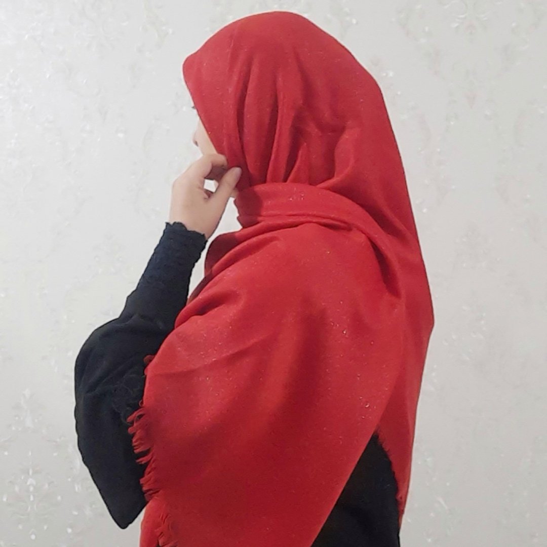 1_روسری نخ لمه ،رنگ قرمز،قواره : 140 ،دور ریش ،ایستایی  خیلی خوبی داره