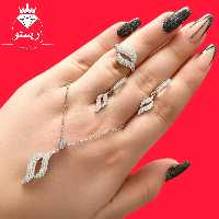 نیمست نقره(بازنجیر)(گردنبند.گوشواره و انگشتر)عیار 925 به همراه زنجیر دیپلمات نقره به طول45cm