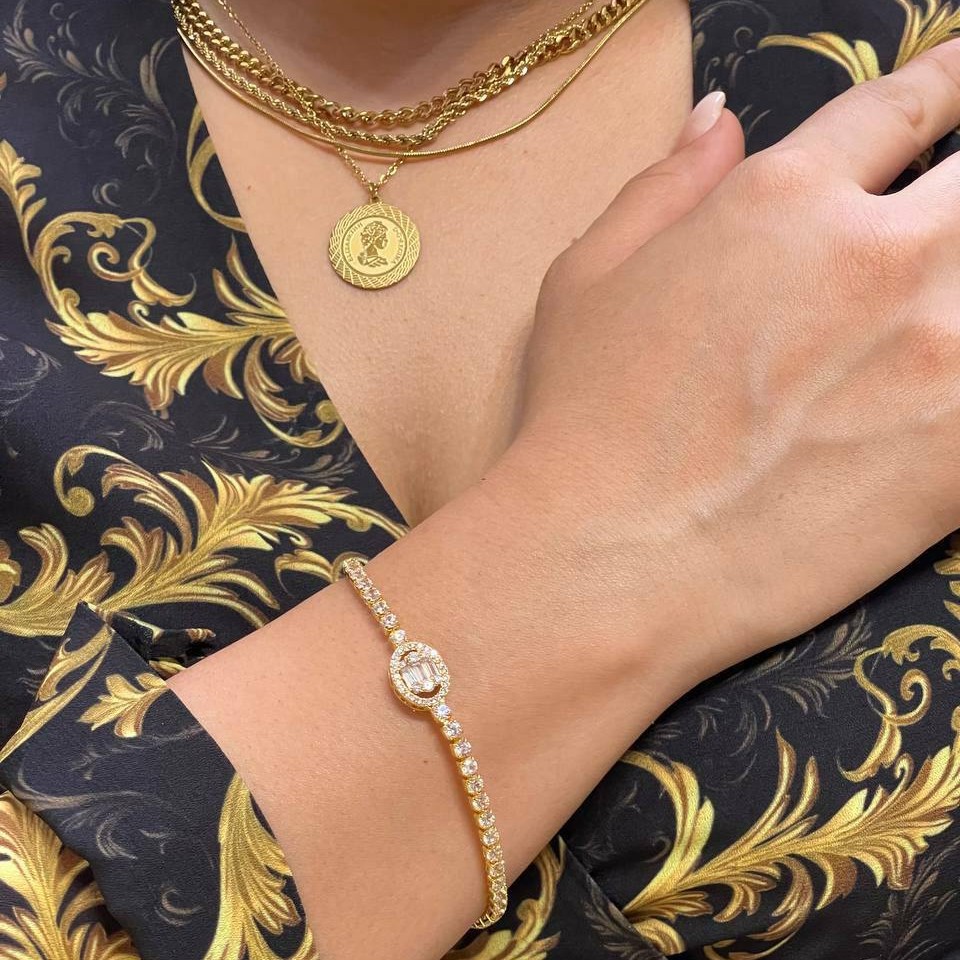 دستبند جواهری  تنیسی  در  چند طرح  مختلف، رنگ ثابت کیفیت عالی نگین ها ثابت با شاین فوق العاده 