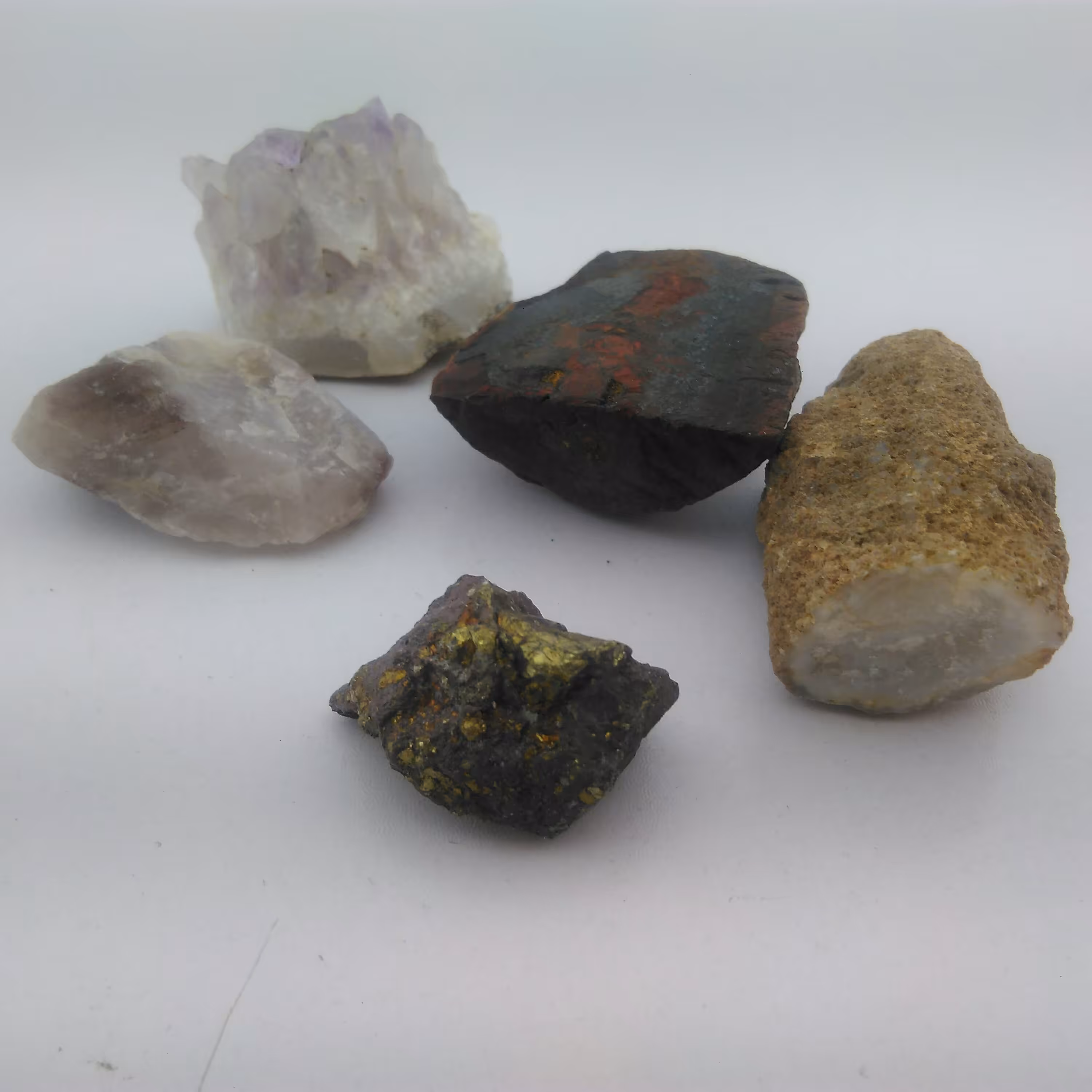 پکیج پنج عددی سنگ راف عقیق کنکرسیون کالکوپیریت فلوریت آمیتیست کد کلکسیون24