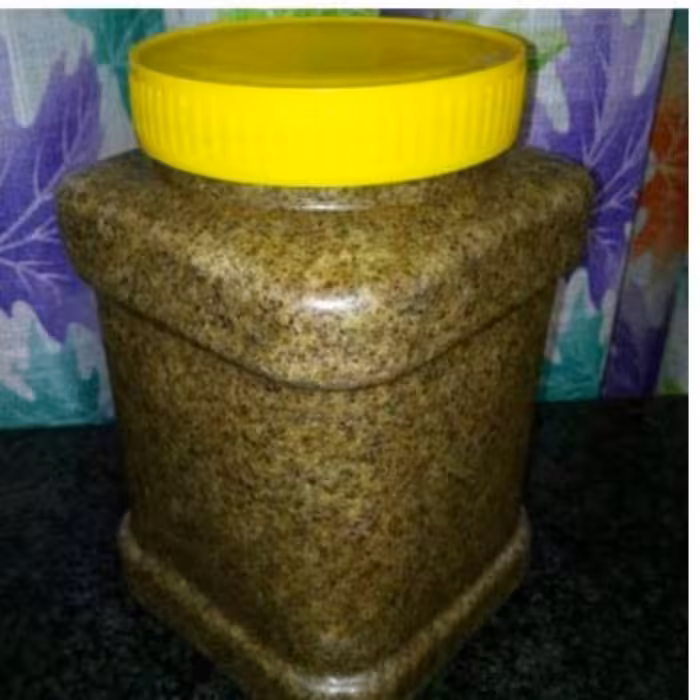 گردو محلی تازه آسیاب شده روستای سیاهمزگی  اصل پرروغن فسنجون ساز معرکه(یک کیلو رو اسیاب میکنیم براتون)