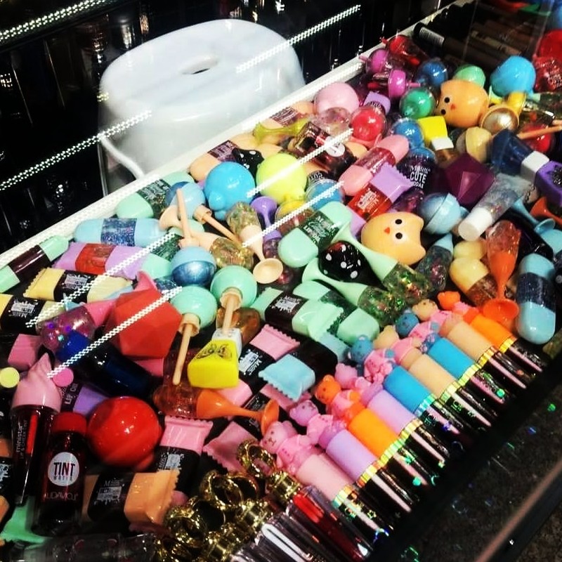 تینت لب و برق لب و ویتامینه لب  حرارتی که باعث آبرسانی به لب میشه  کیفیت بالا قیمت ارزان