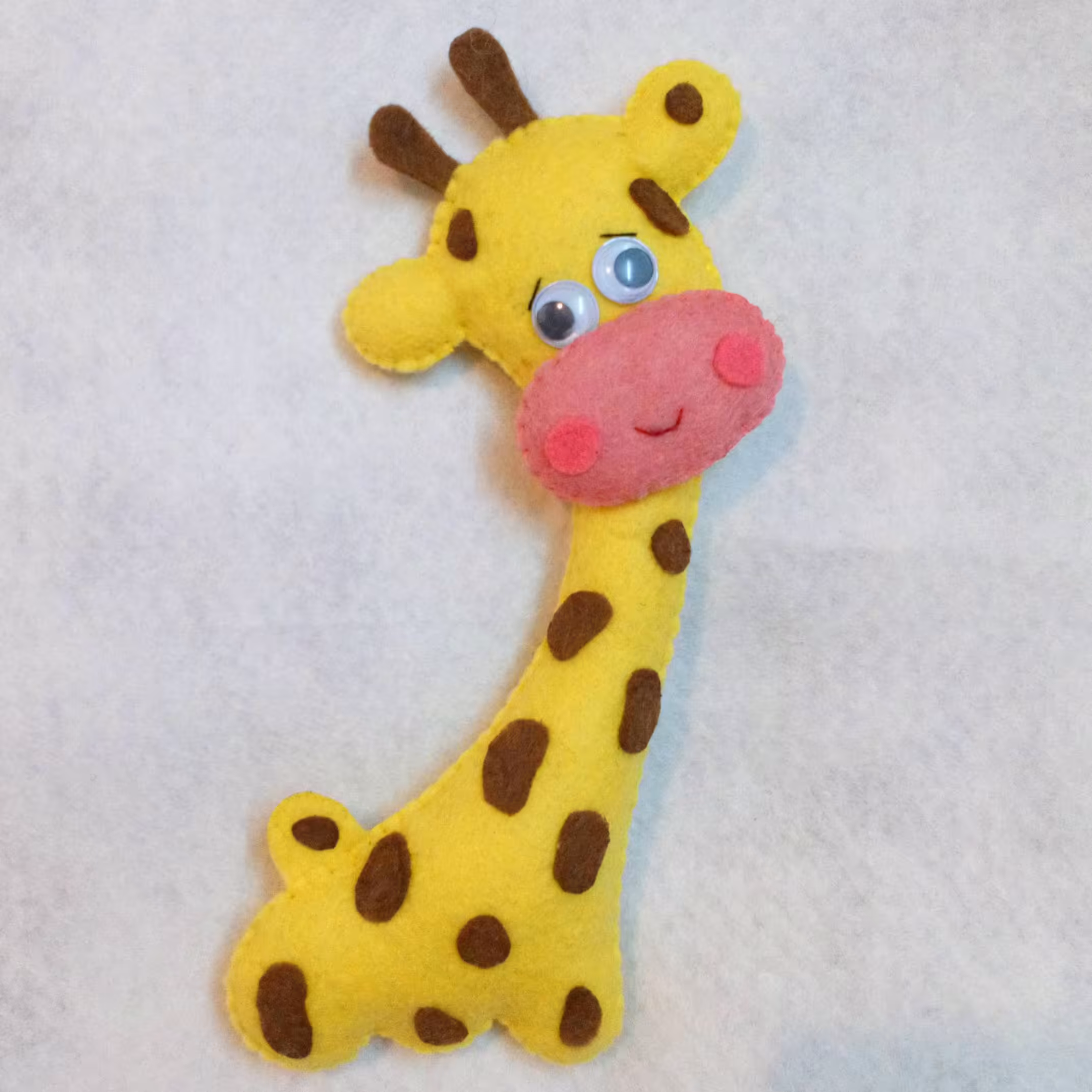 عروسک زرافه دست ساز نمدی
