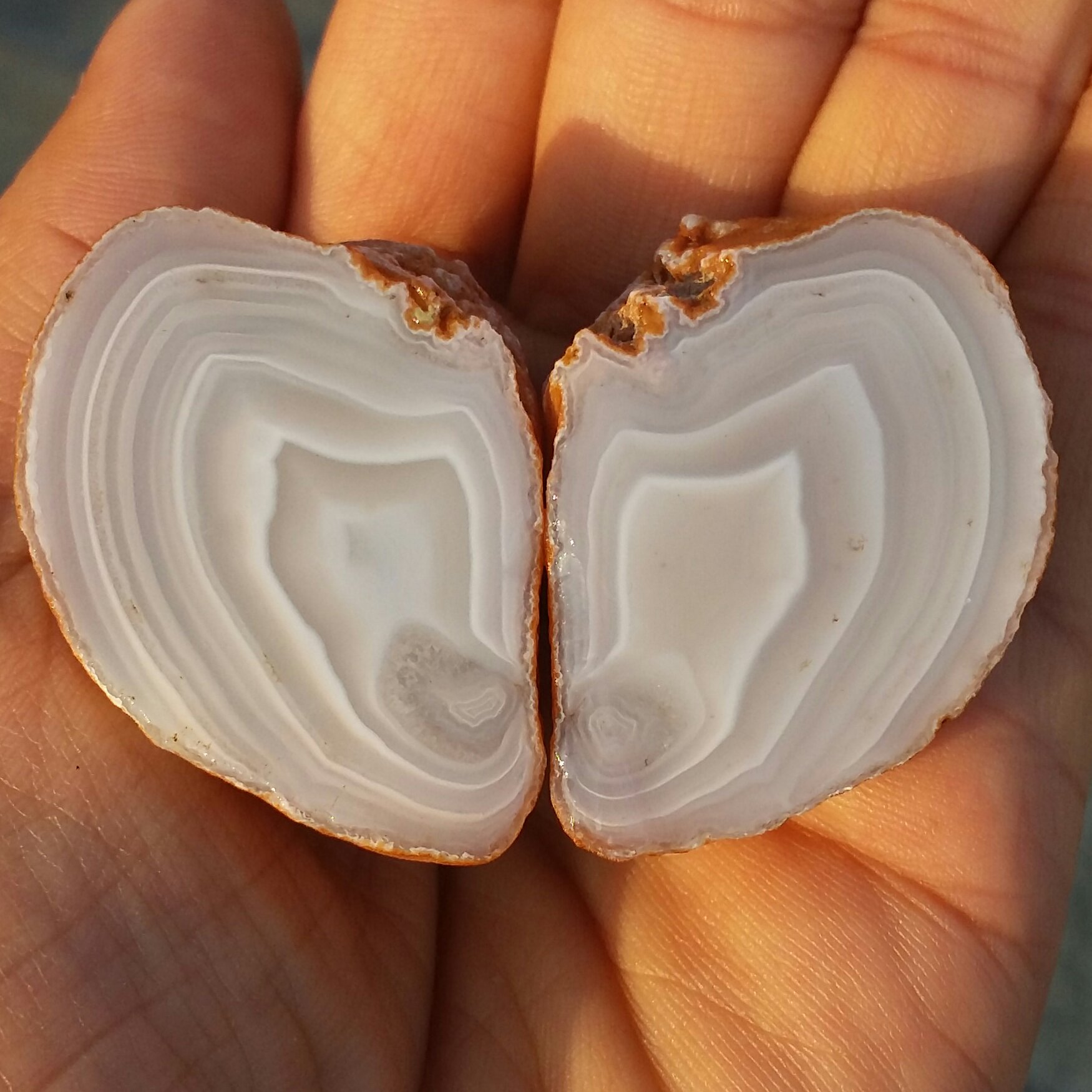 جفت اسلایس قرینه سنگ راف عقیق سلیمانی 3 بعدی منظم محشر 100 در 100 طبیعی شاهکار خلقت دیدنی باقابلیت ساخت چند نگین
کد 8144