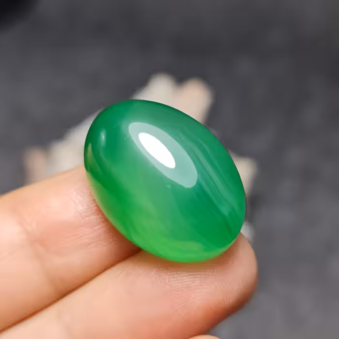 نگین زیبای سنگ عقیق سبز خوش رنگ رگه سلیمانی اصل معدنی 
کد  28589
