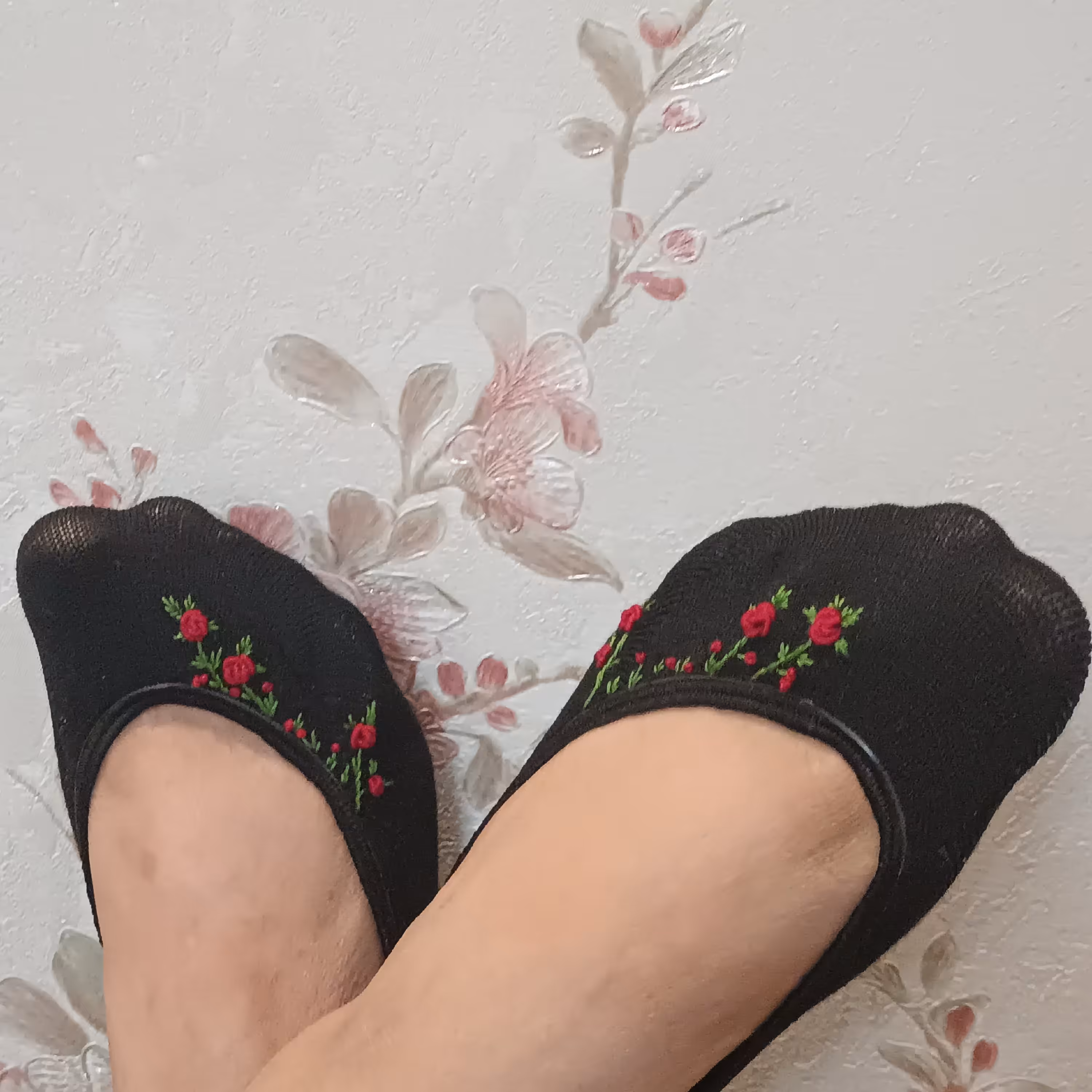 جوراب کاج گلدوزی شده