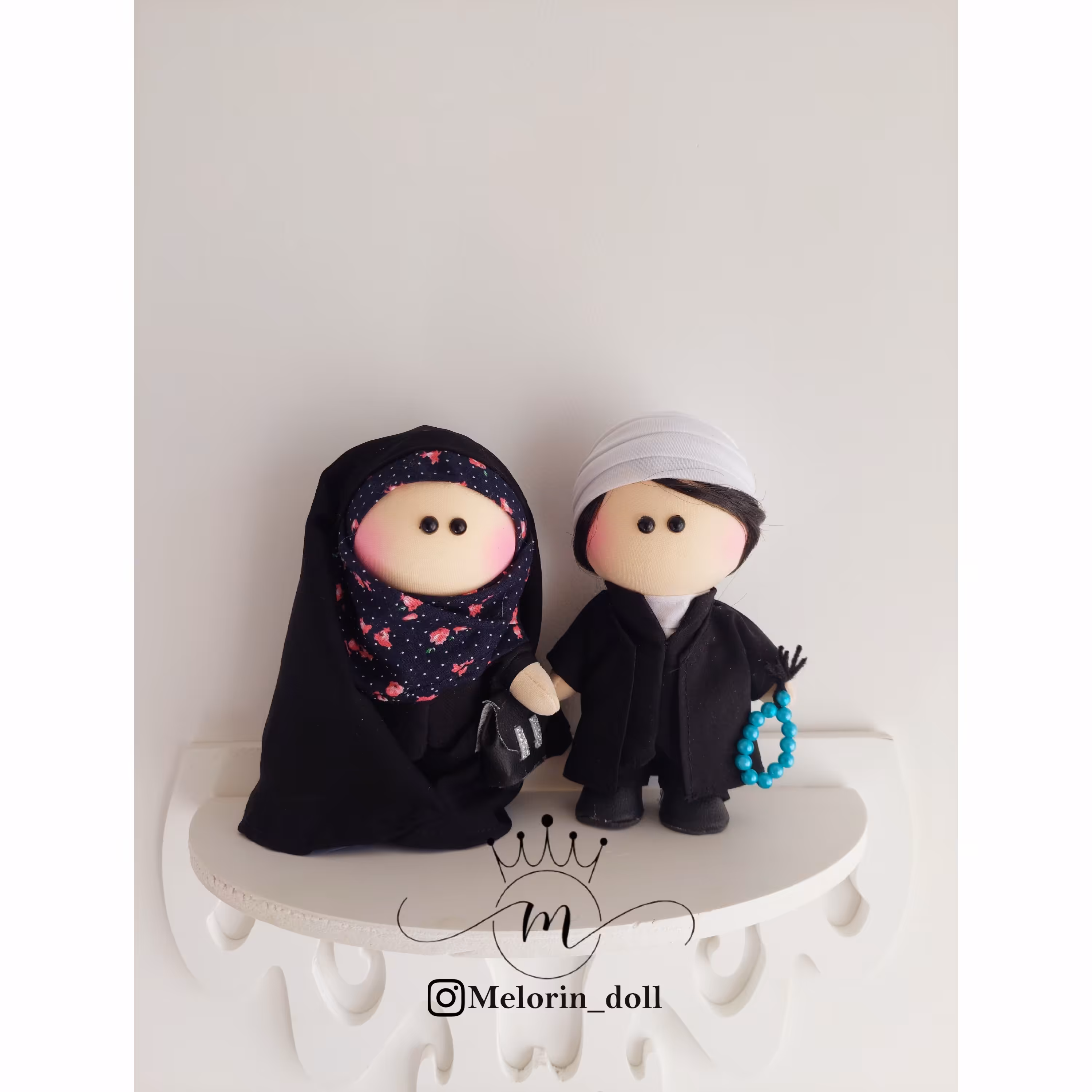 عروسک روسی مدل آقای روحانی(طلبه) و خانم محجبه(چادری)