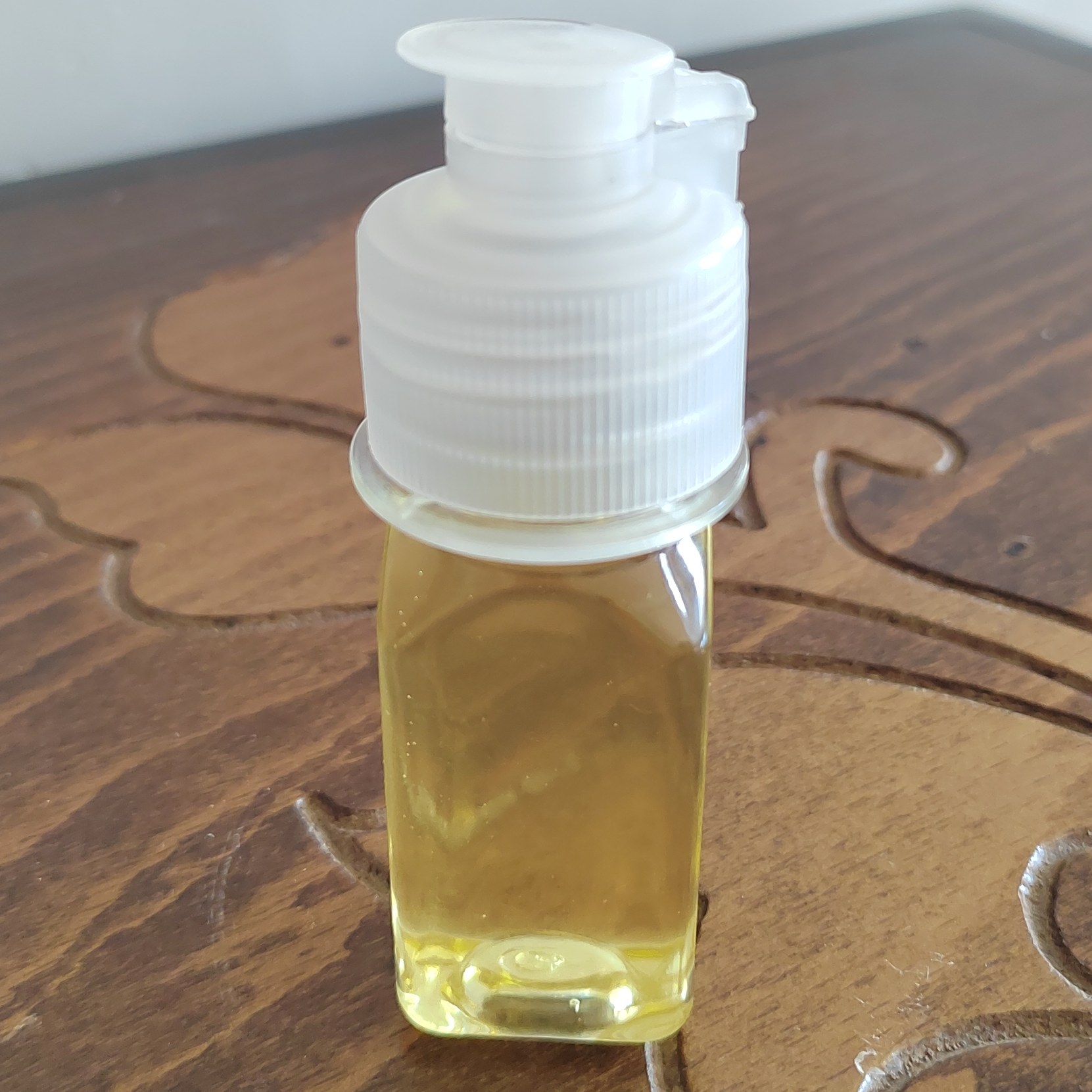 روغن کرچک اورگانیک تهیه شده به روش کمپرس سرد
