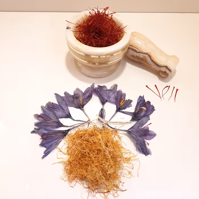 زعفران سوپر نگین اتویی صادراتی رضوان نیم مثقالی ظرف خاتم