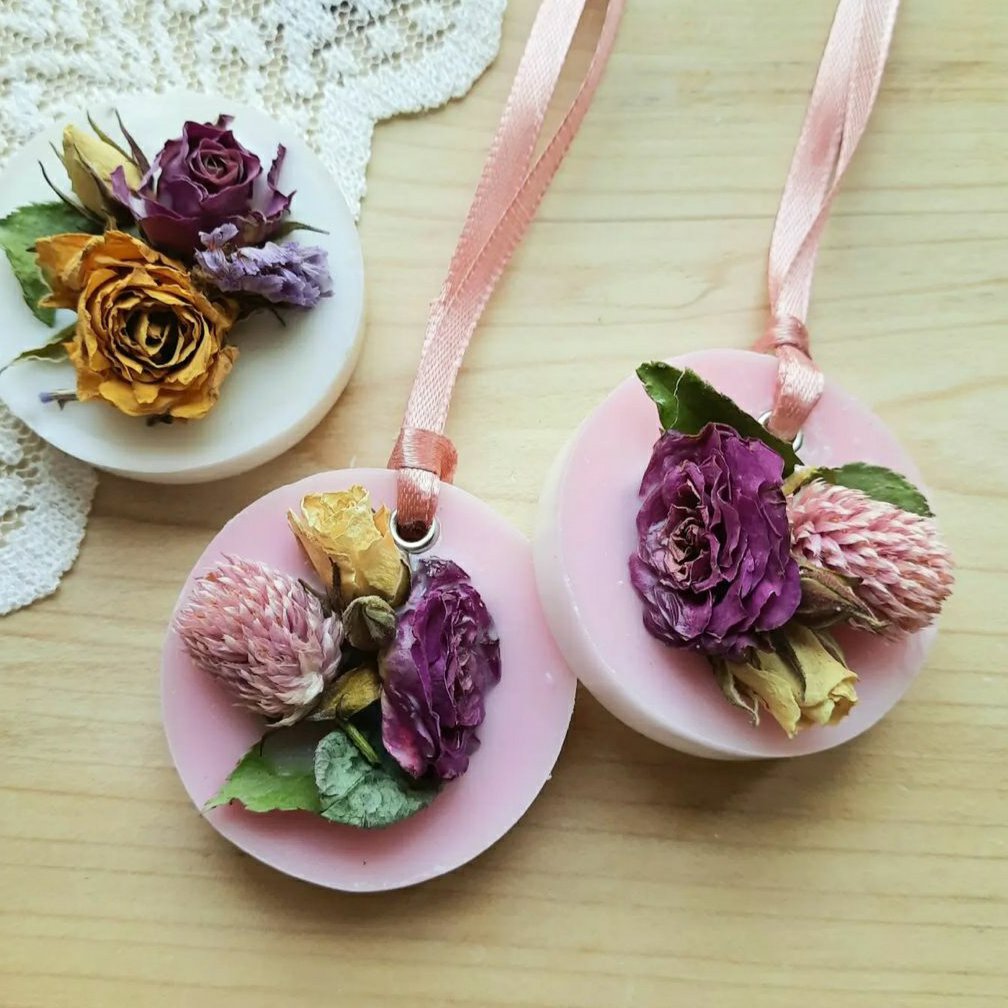 صابون گل خشک معطر که به صورت آویز می باشد